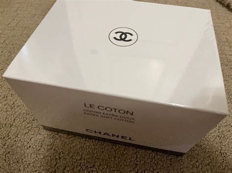 chanel augenpads - Chanel cotton facial swab.